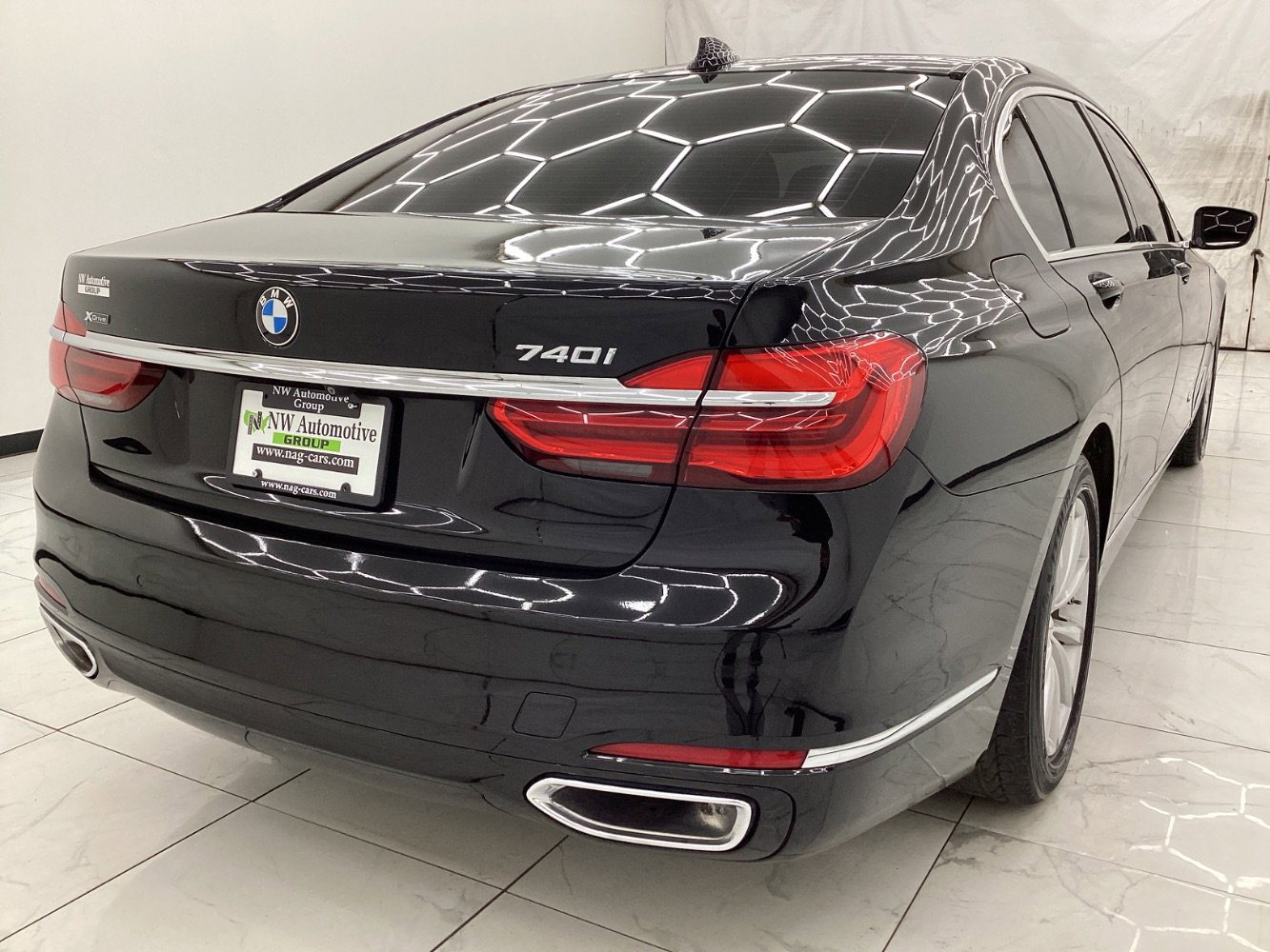 Used 2019 BMW 740i xDrive image 9