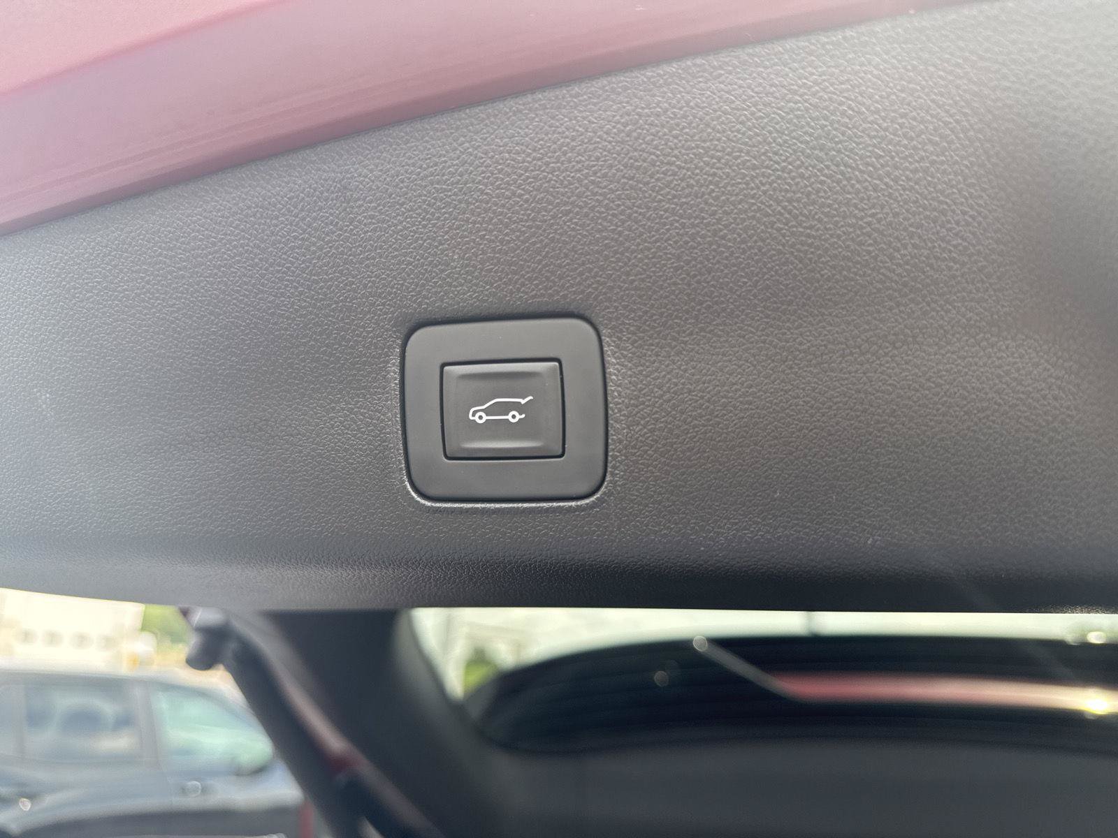 Used 2025 Chevrolet TrailBlazer RS w/ Convenience Package FWD image 13