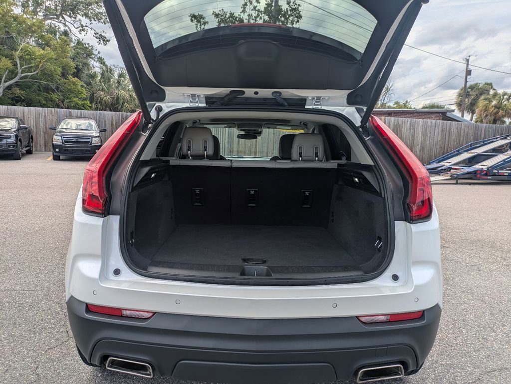 Used 2022 Cadillac XT4 Luxury w/ Cold Weather Package AWD/4WD image 13