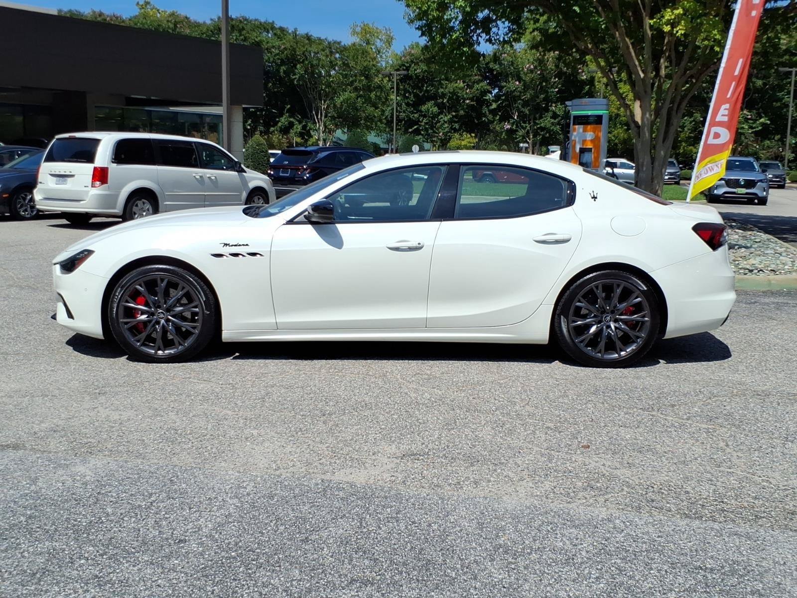 Used 2022 Maserati Ghibli Modena RWD image 3