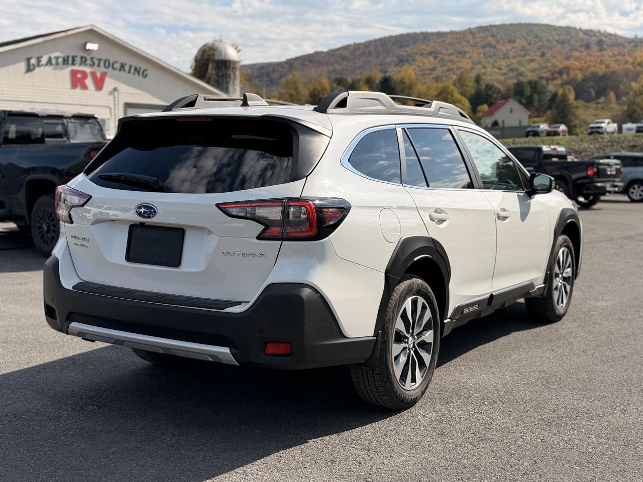 Used 2025 Subaru Outback Limited AWD/4WD image 5
