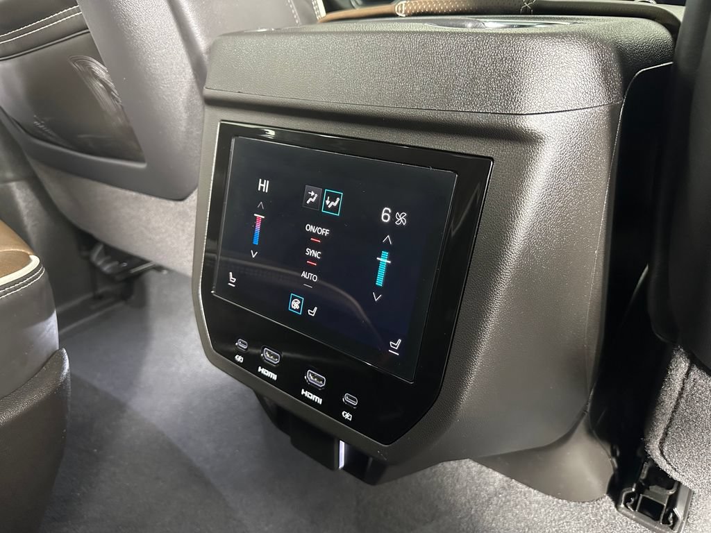 Used 2025 GMC Yukon Denali Ultimate AWD/4WD image 33