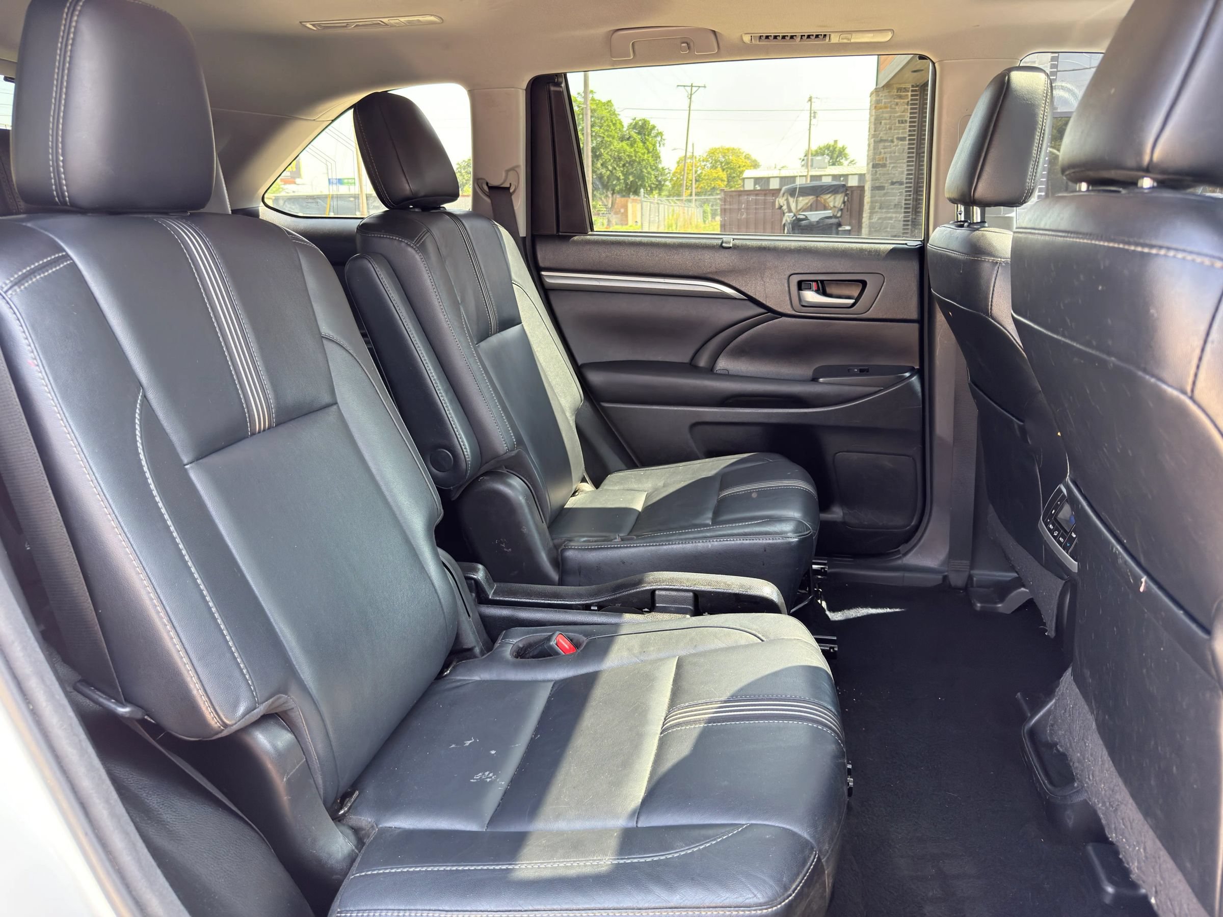 Used 2017 Toyota Highlander XLE FWD image 24