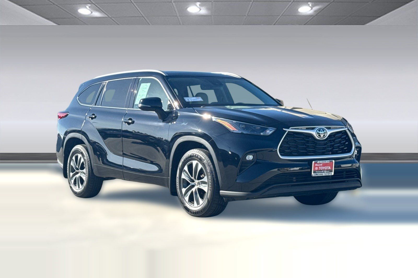 Used 2022 Toyota Highlander XLE AWD/4WD image 7