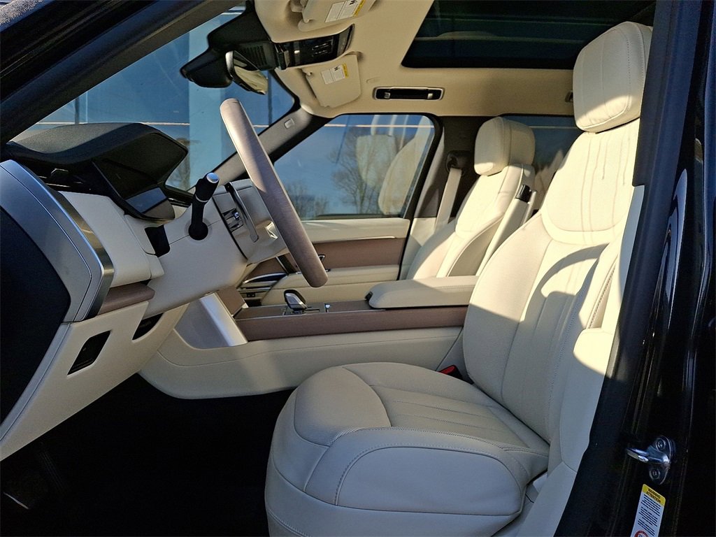 New 2025 Land Rover Range Rover SE image 8