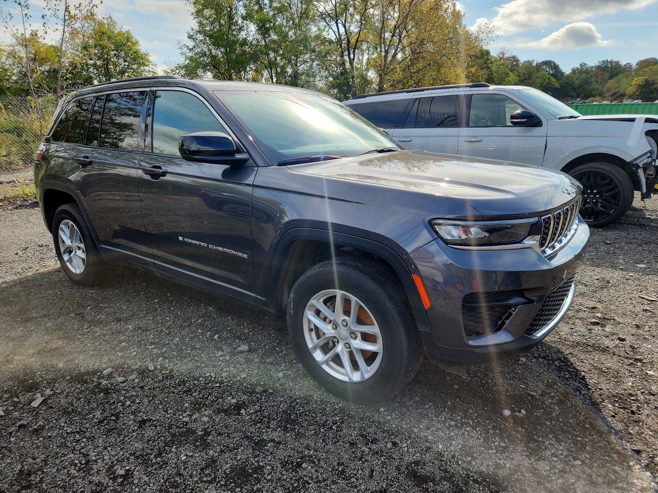 Used 2024 Jeep Grand Cherokee Laredo X w/ Trailer Tow Package AWD/4WD image 1