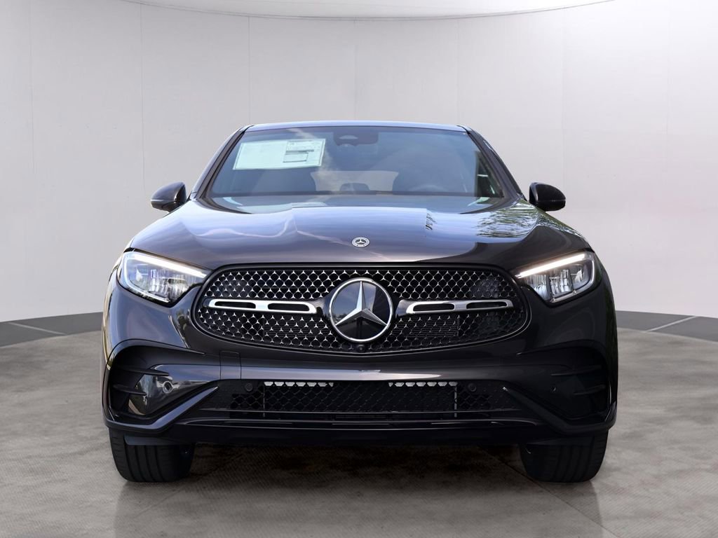 Used 2025 Mercedes-Benz GLC 300 4MATIC image 2