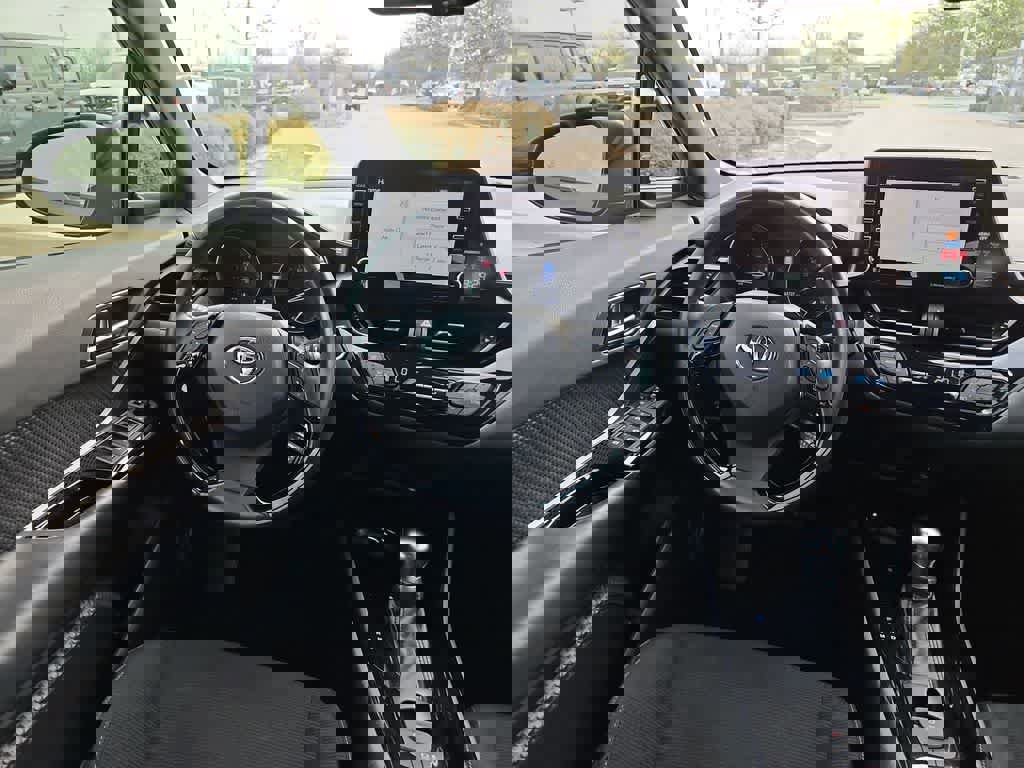 Used 2019 Toyota C-HR XLE image 15