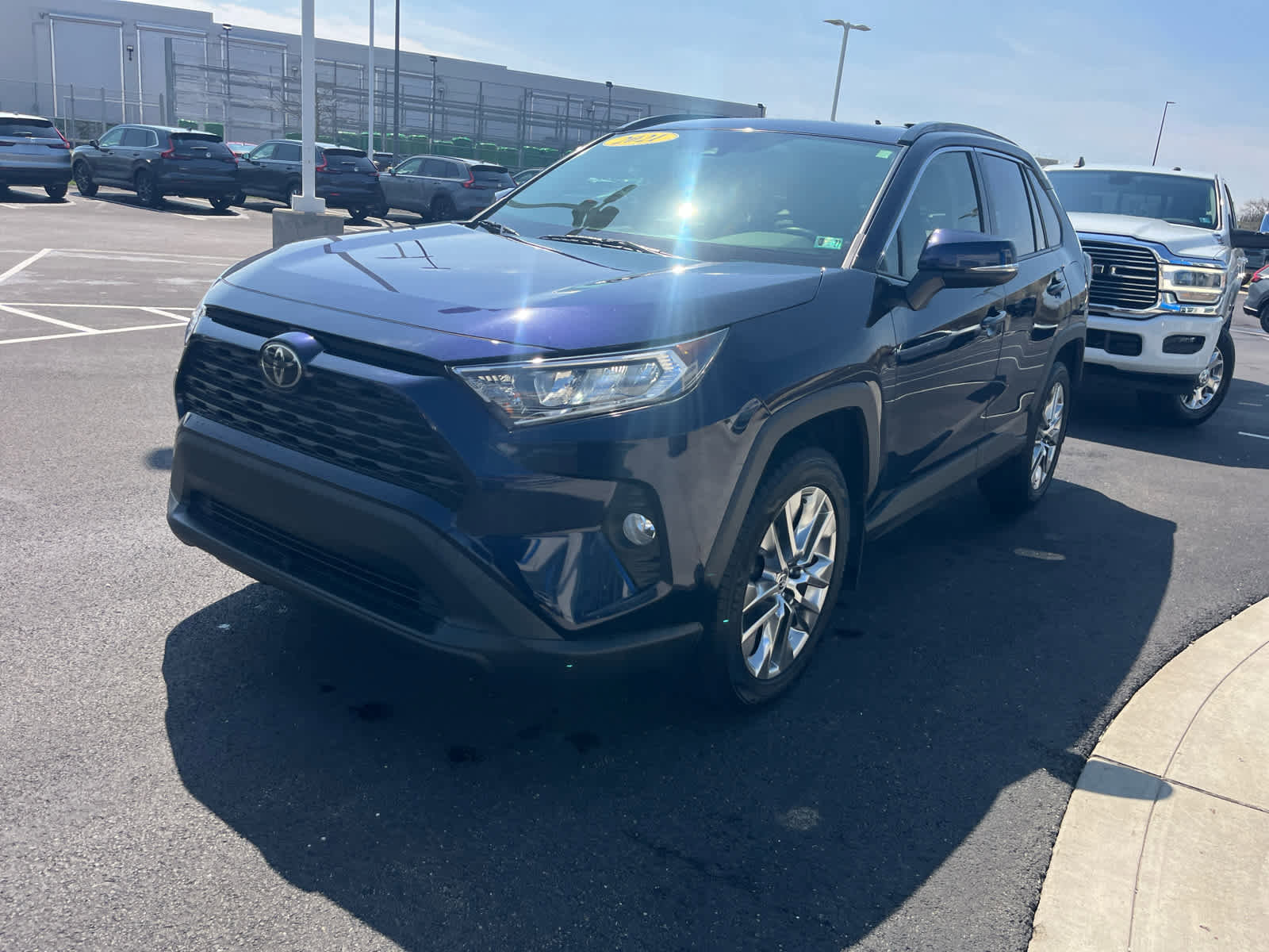 Used 2021 Toyota RAV4 XLE Premium image 7