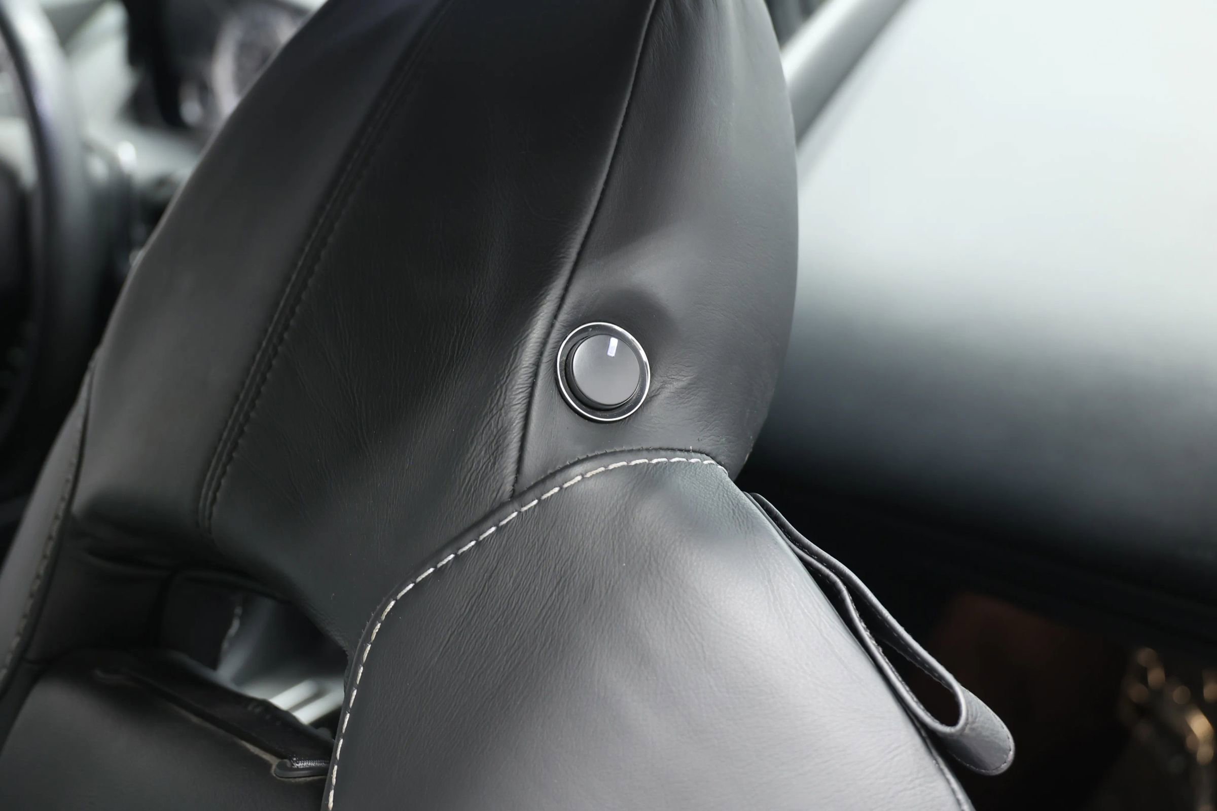 Used 2011 Aston Martin V8 Vantage Coupe image 57