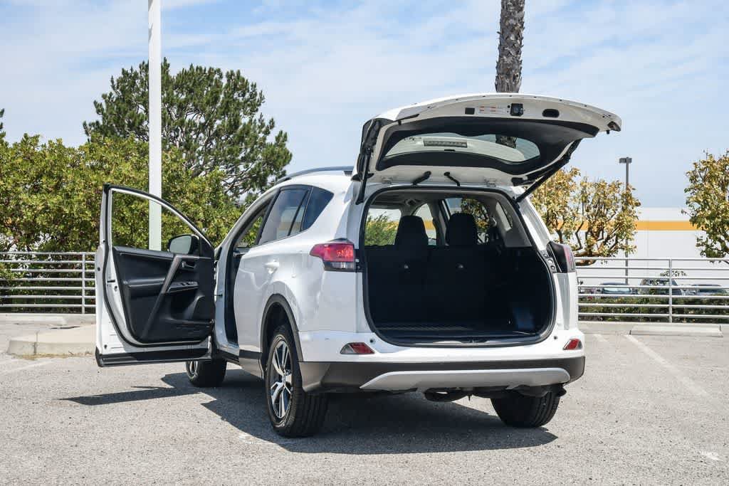 Used 2018 Toyota RAV4 XLE FWD image 28