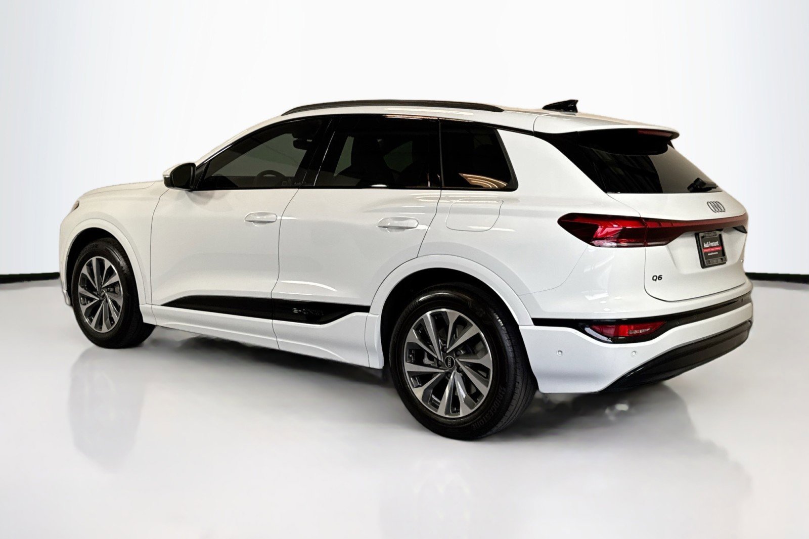 Used 2025 Audi Q6 e-tron Prestige w/ Beige Warm Weather Package image 7