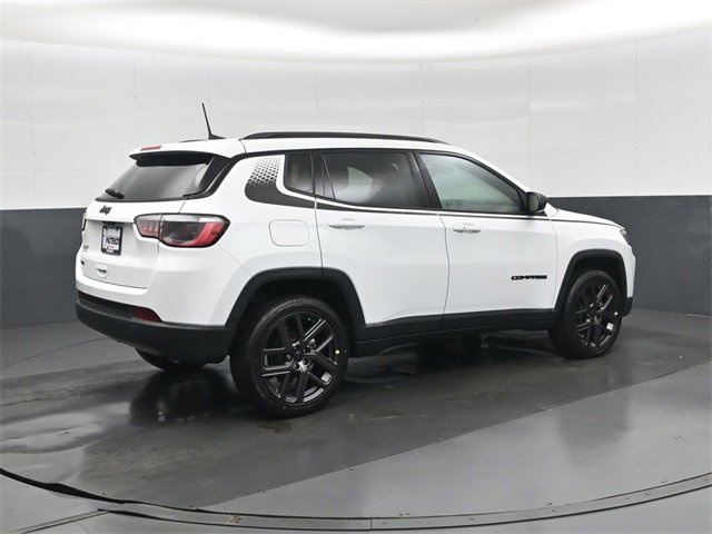New 2026 Jeep Compass Latitude image 4