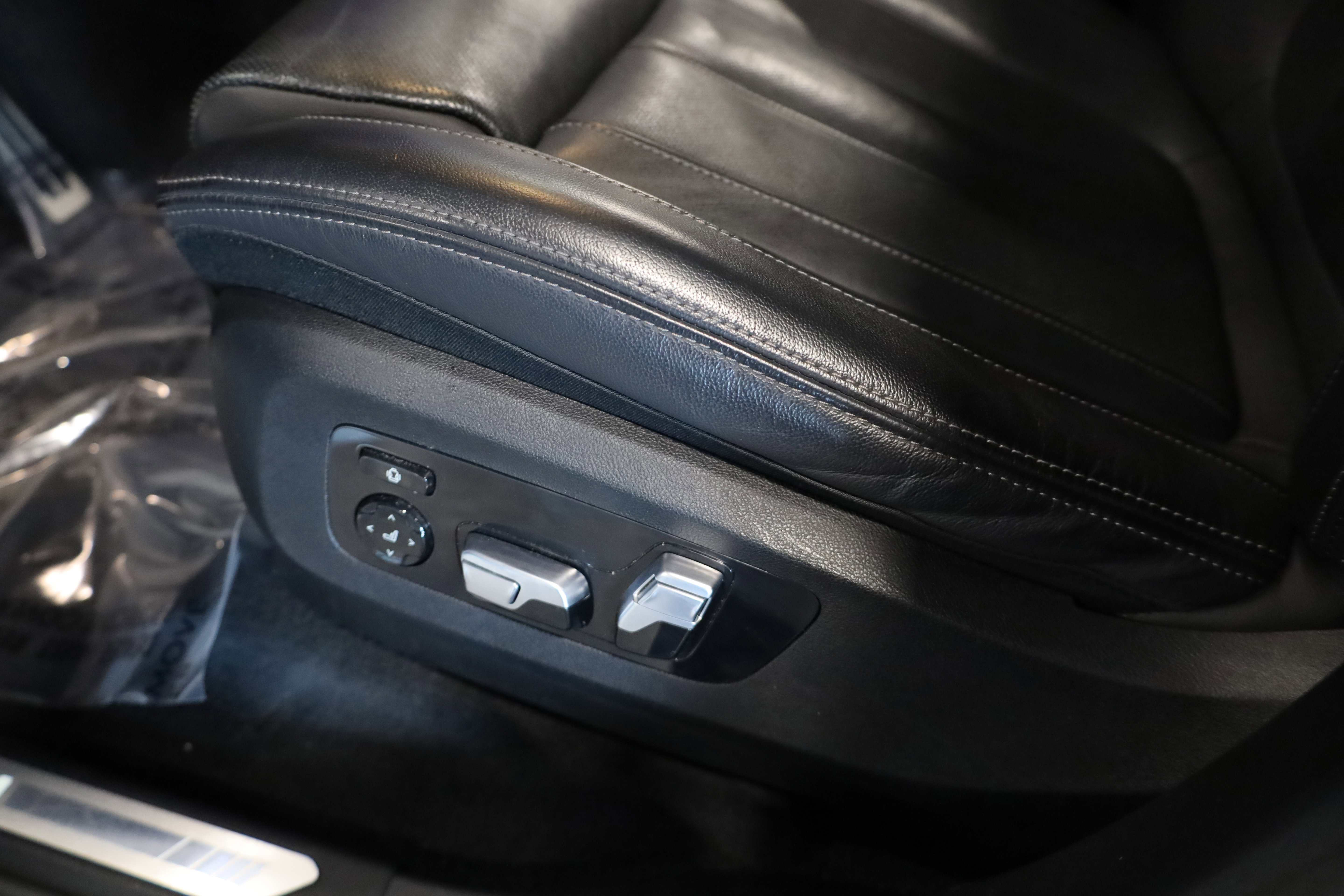 Used 2022 BMW X7 xDrive40i w/ M Sport Package image 19