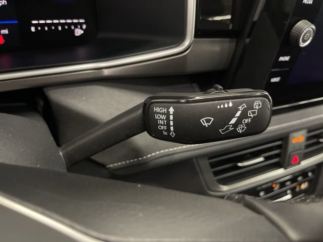 Used 2025 Volkswagen Taos SE AWD/4WD image 18