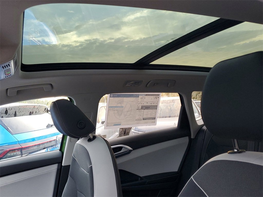 New 2025 Volkswagen Taos SE image 8
