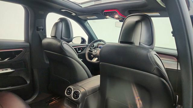 Used 2025 Mercedes-Benz GLC 350e 4MATIC image 28