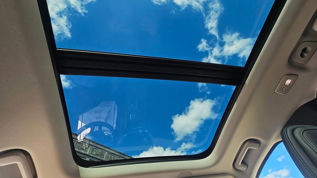 Certified 2025 Volvo XC90 T8 Plus w/ Protection Package Premier image 24