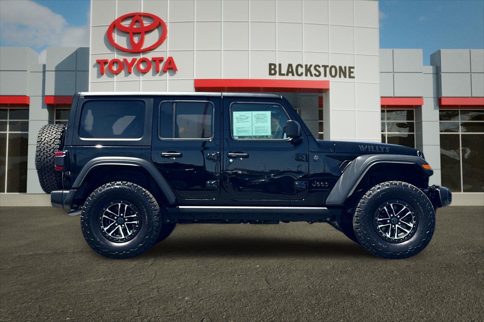Used 2025 Jeep Wrangler Unlimited Sport AWD/4WD image 2