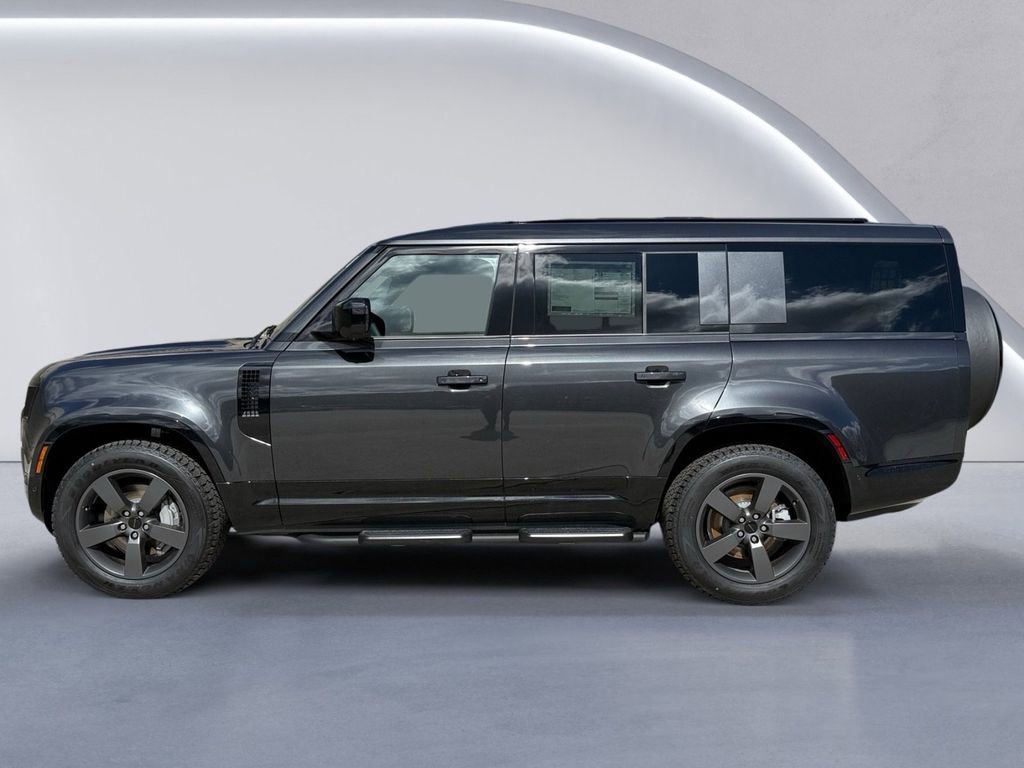 New 2026 Land Rover Defender 130 X-Dynamic SE image 3