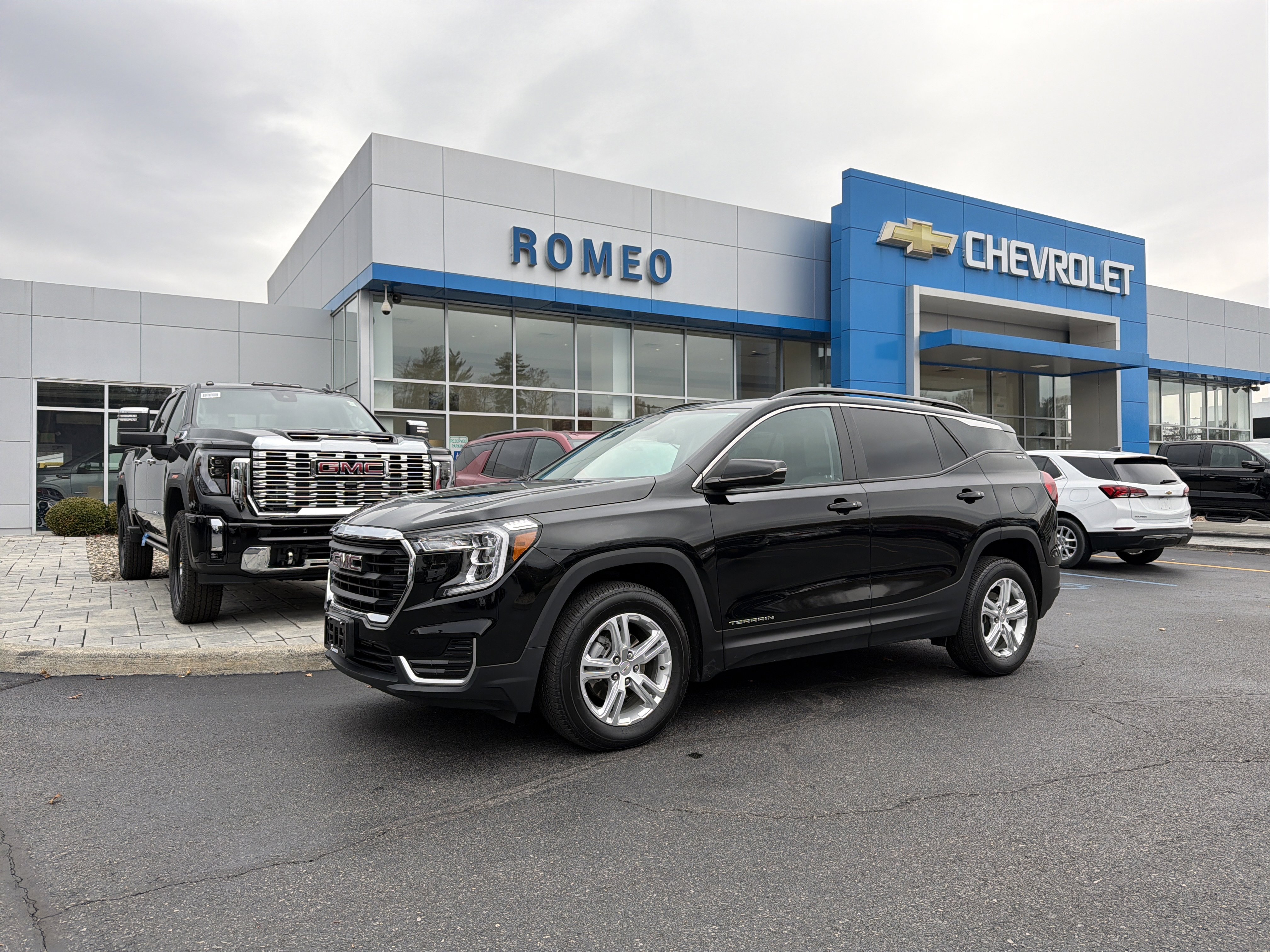 Used 2022 GMC Terrain SLE w/ Driver Convenience Package