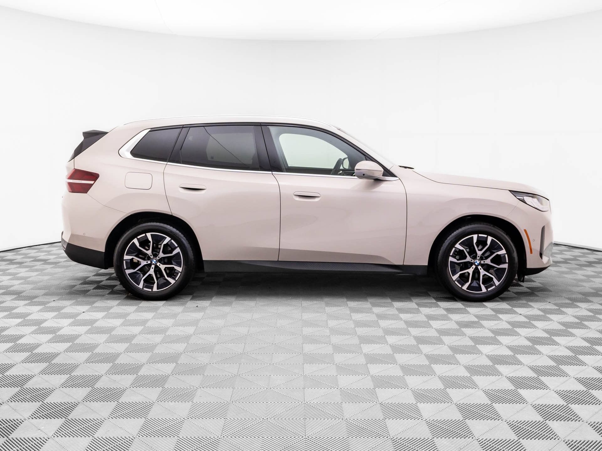 Certified 2025 BMW X3 xDrive30i w/ Premium Package AWD/4WD image 6