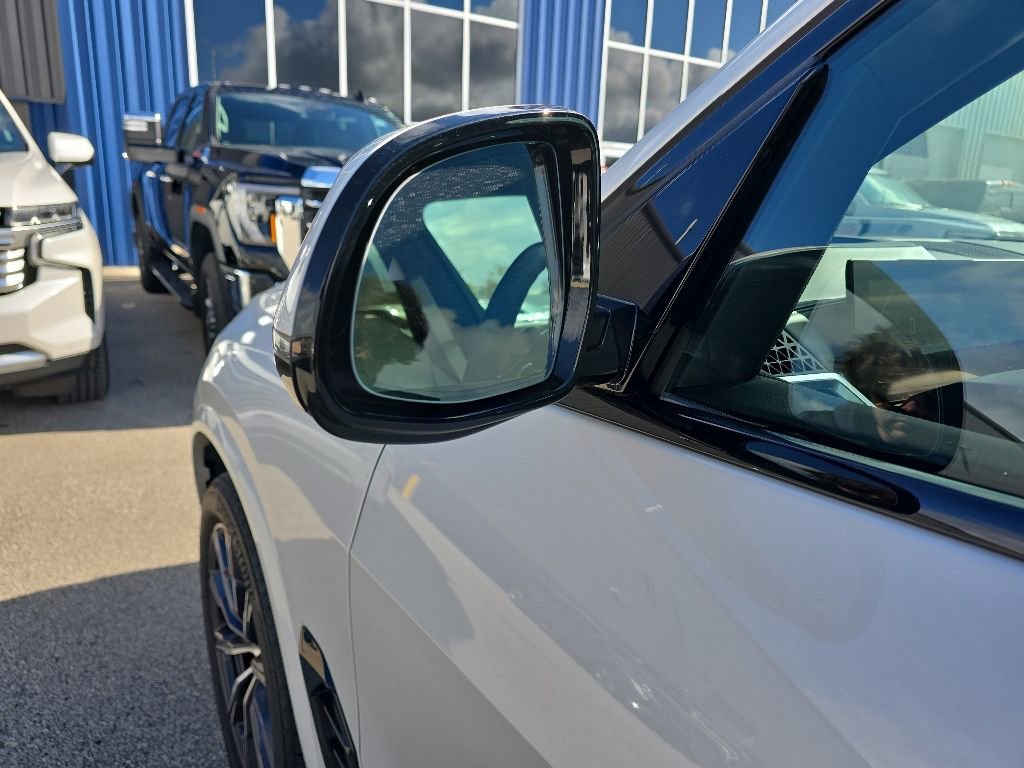 Used 2025 BMW X5 xDrive40i w/ M Sport Package AWD/4WD image 8
