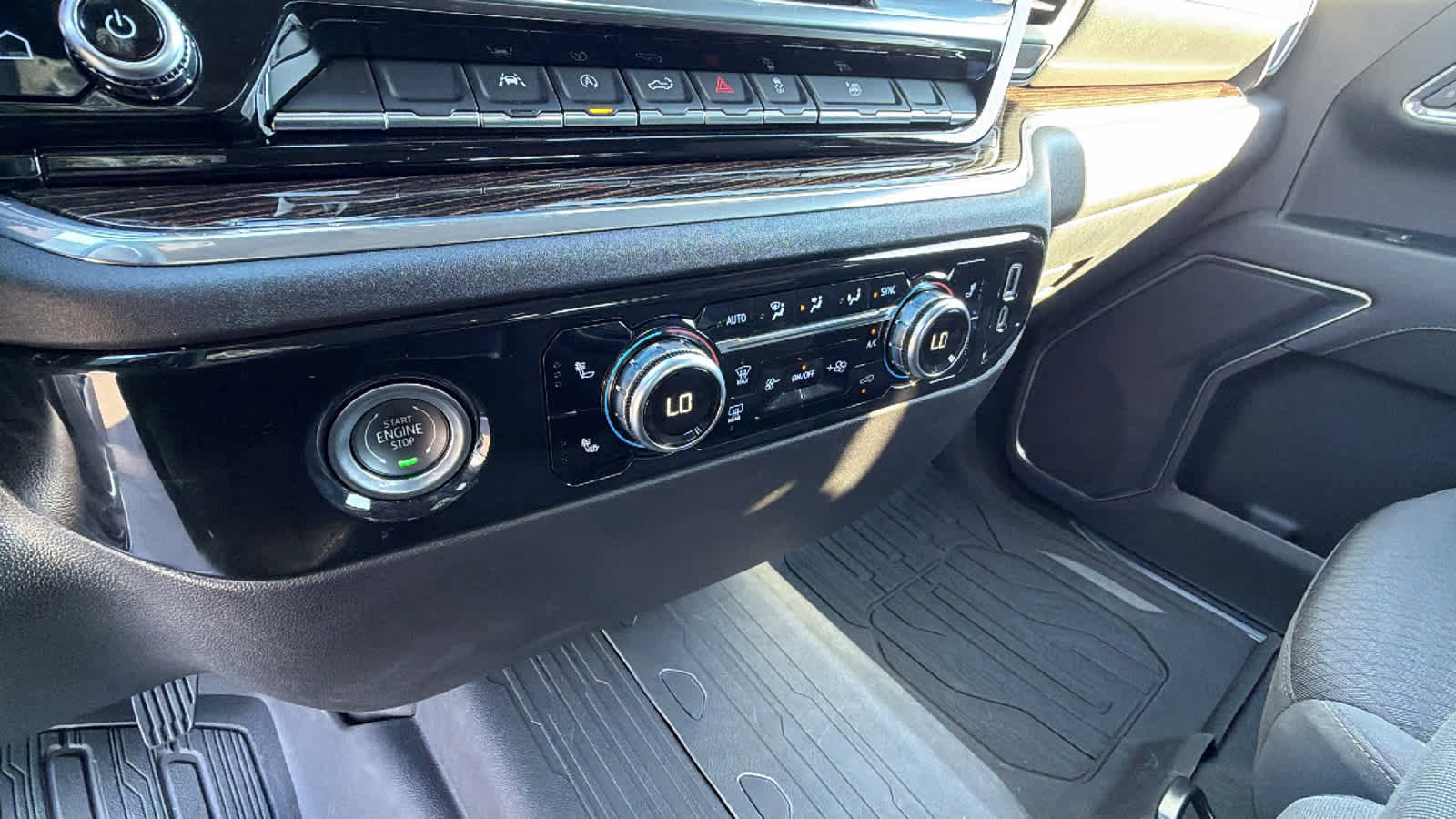 Used 2024 GMC Sierra 1500 Elevation w/ LPO, Elevation Black Package image 14