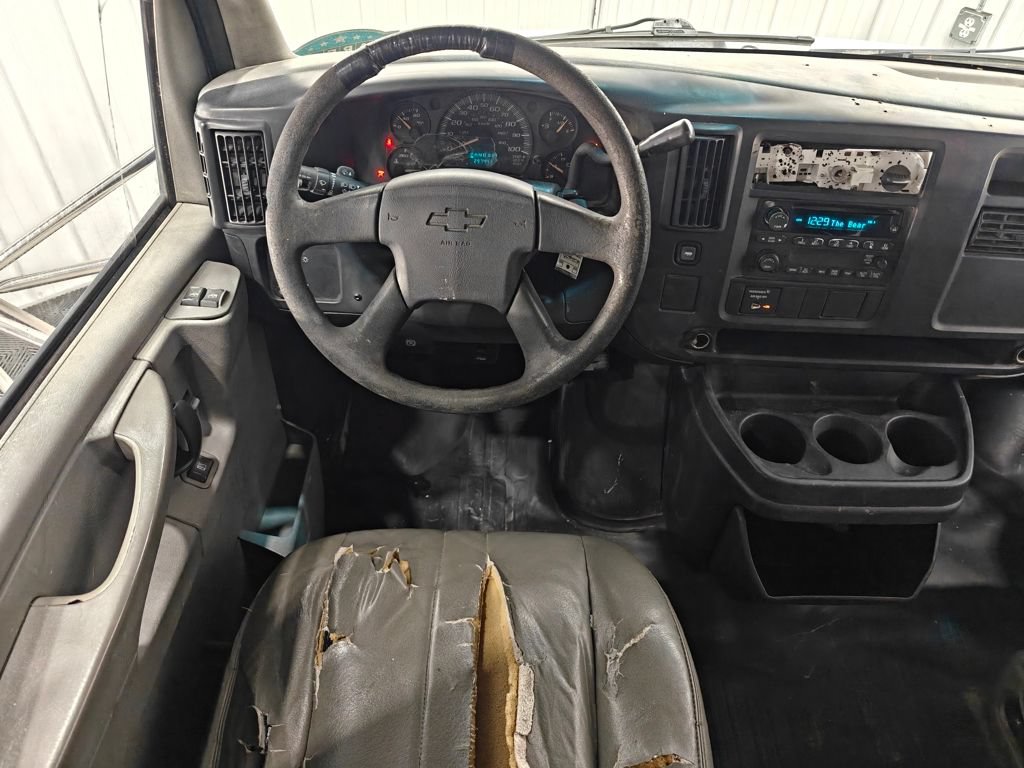 Used 2004 Chevrolet Express 3500 RWD image 4