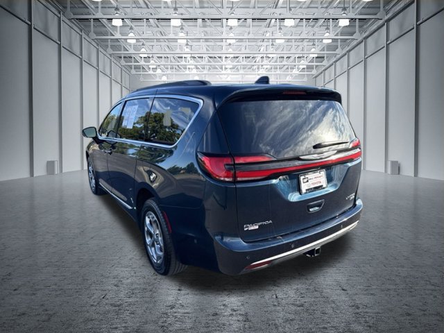 Used 2023 Chrysler Pacifica Limited w/ Uconnect Theater Family Group AWD/4WD image 3