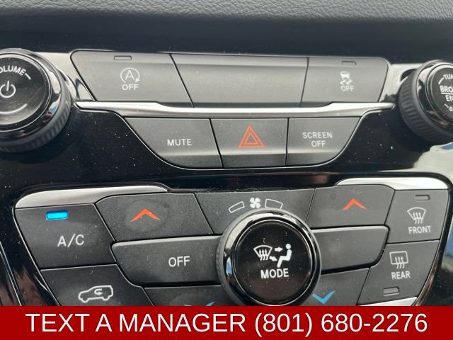 Used 2022 Chrysler Voyager LX FWD image 23