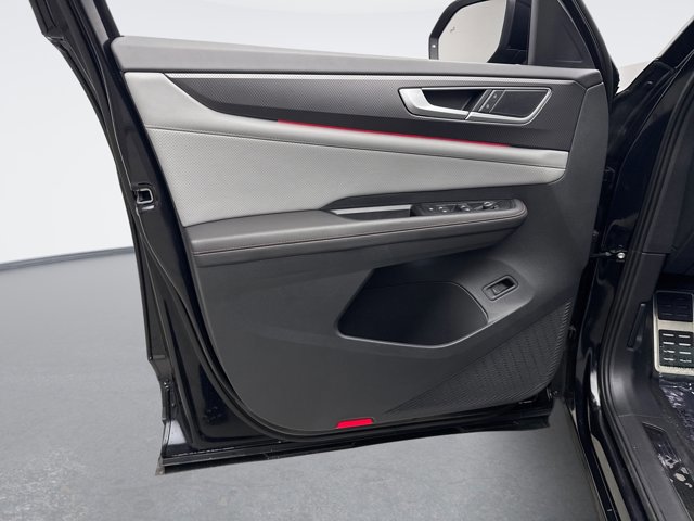 Used 2024 Volkswagen Atlas Peak Edition SE image 9