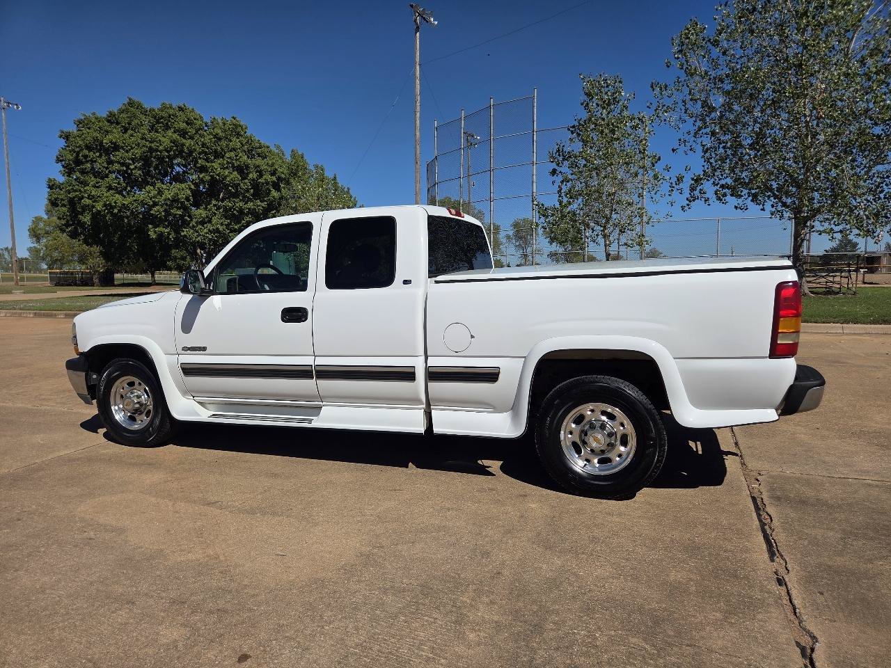 Used 1999 Chevrolet Silverado 2500 LS w/ Firm Ride Suspension Pkg RWD image 5