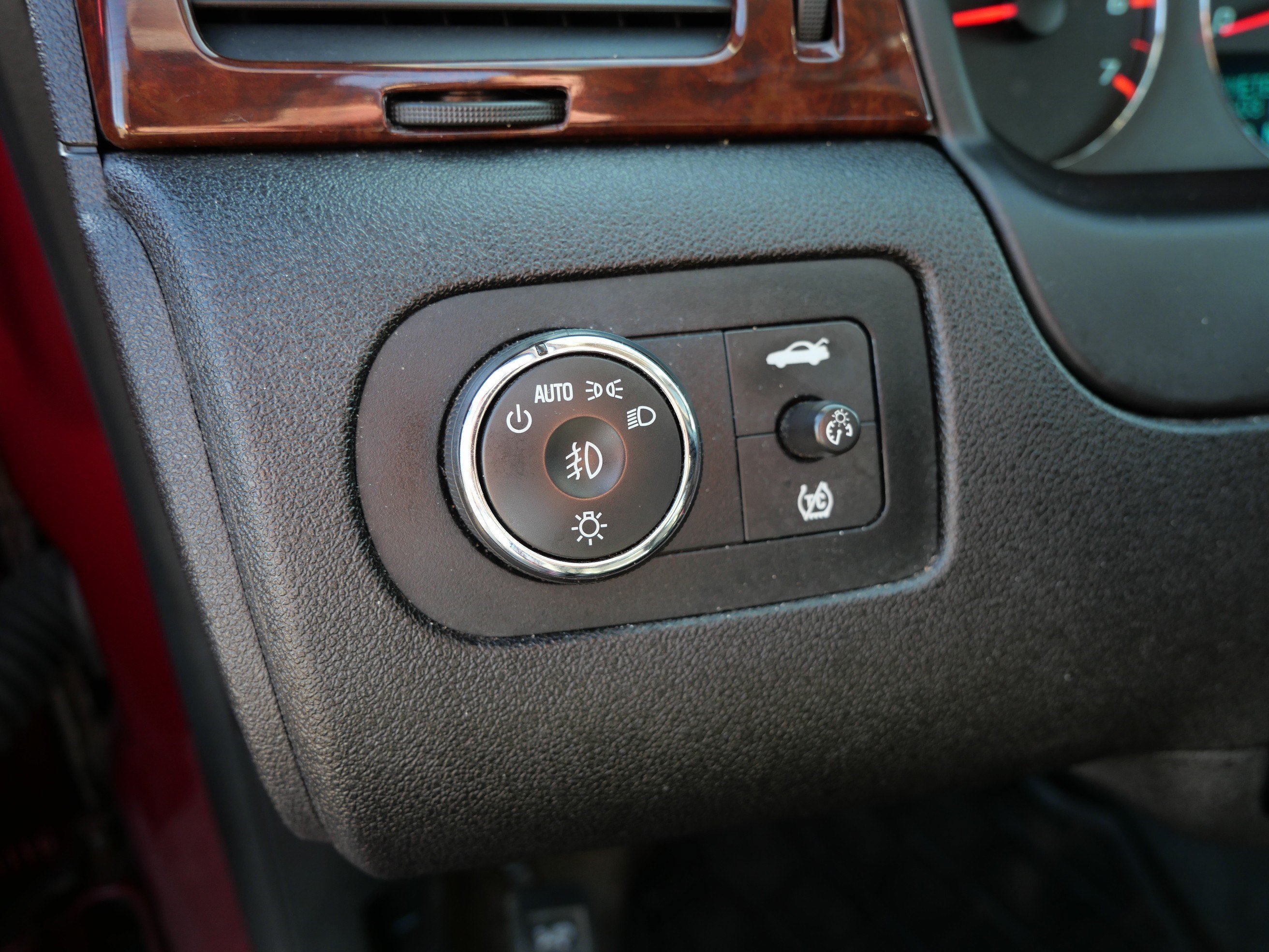 Used 2011 Chevrolet Impala LT w/ Luxury Edition Package FWD image 25