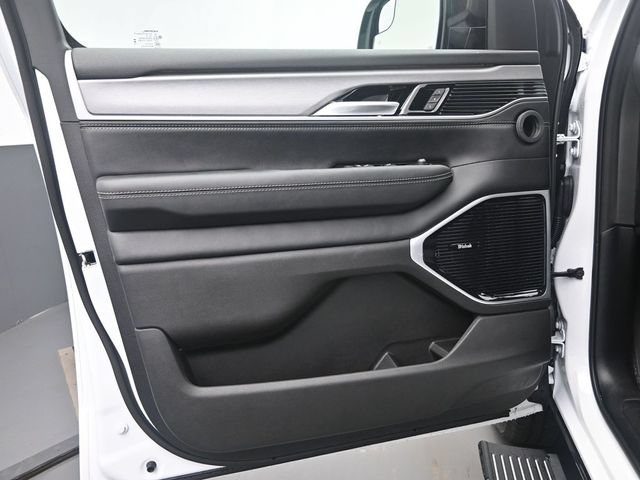 New 2026 Jeep Grand Wagoneer L Limited w/ Premium Group II AWD/4WD image 12