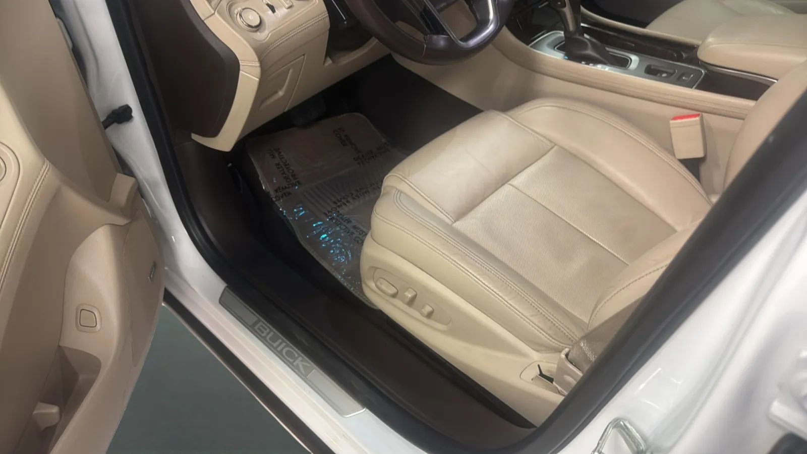 Used 2015 Buick LaCrosse Premium w/ Driver Confidence Package #1 FWD image 23