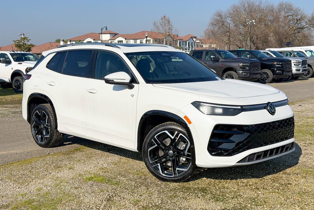 New 2026 Volkswagen Tiguan SEL R-Line image 3