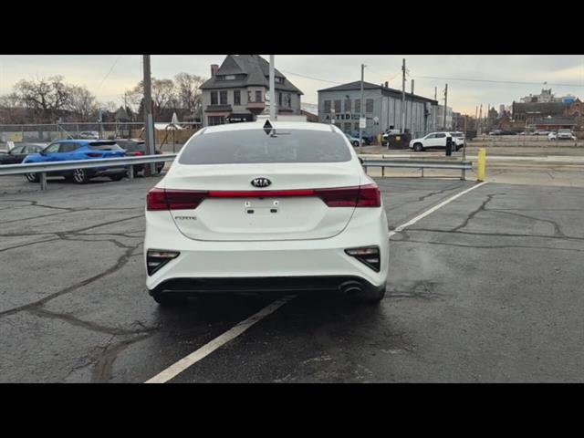 Used 2019 Kia Forte LXS image 7