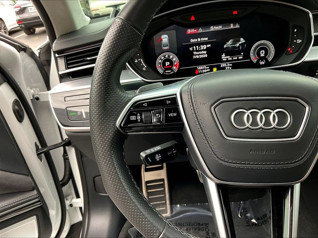 Used 2022 Audi S8 w/ S8 Comfort Plus Package AWD/4WD image 8