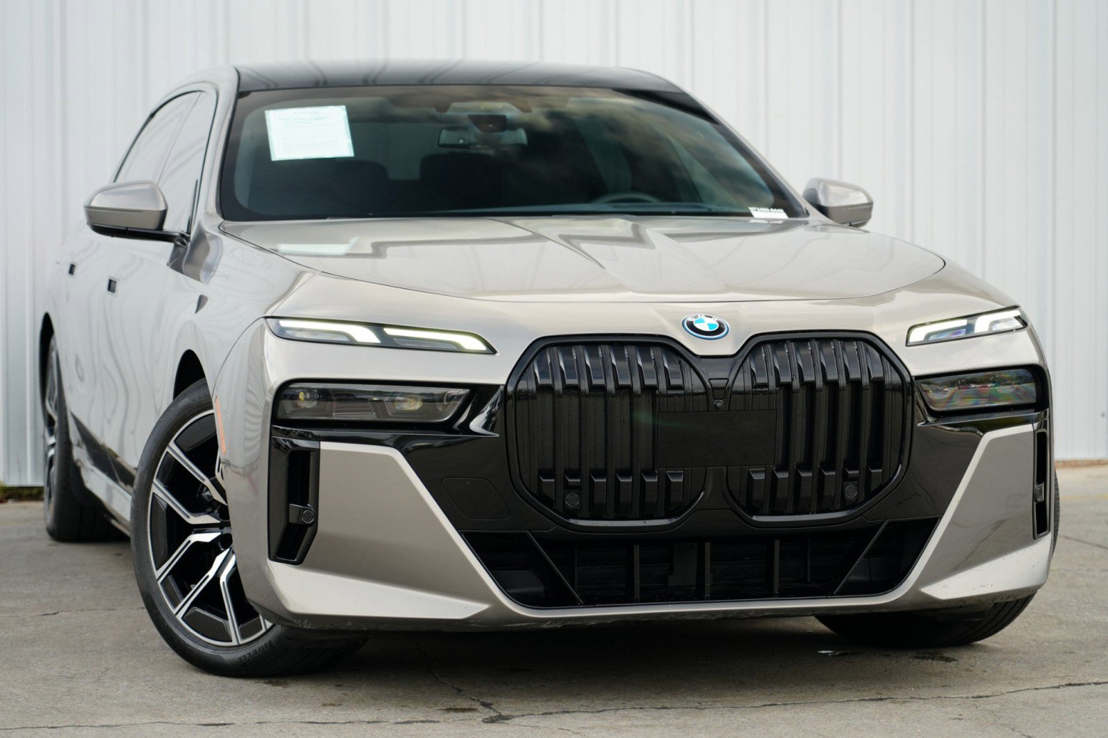 Used 2023 BMW i7 xDrive60 image 4