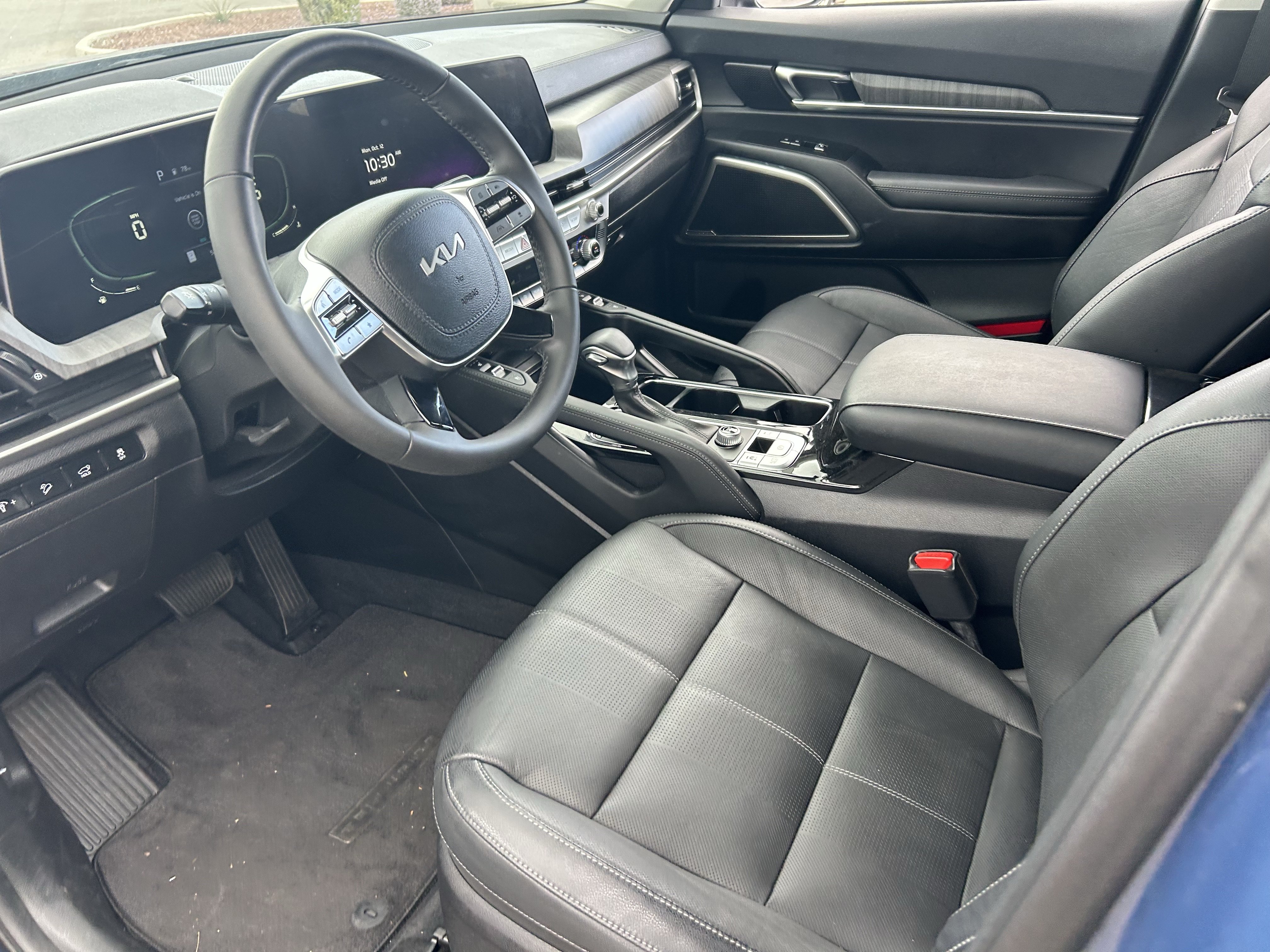 Certified 2023 Kia Telluride EX w/ EX Captain's Chair Package FWD image 27