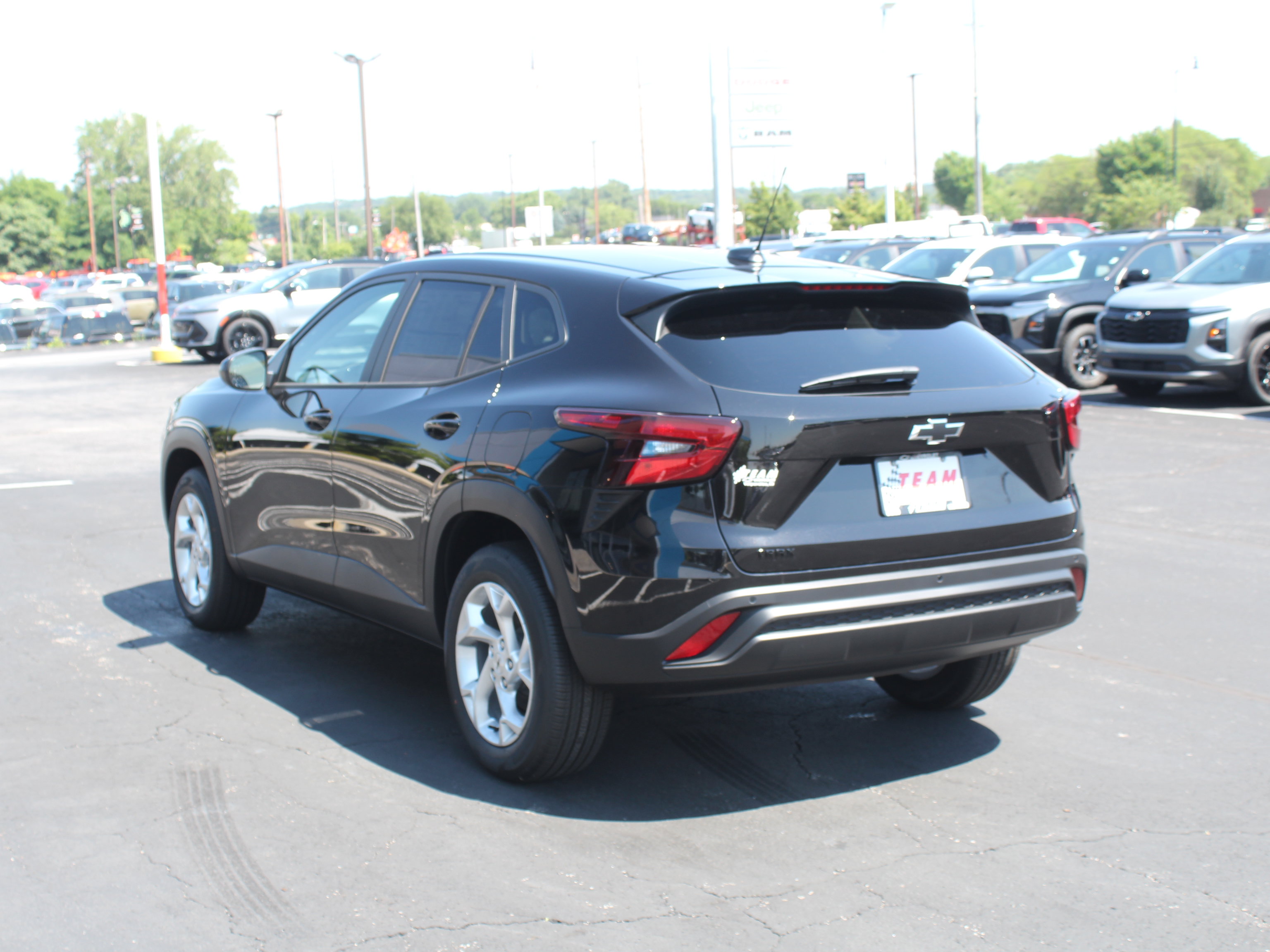 New 2026 Chevrolet Trax LS w/ LS Convenience Package FWD image 5