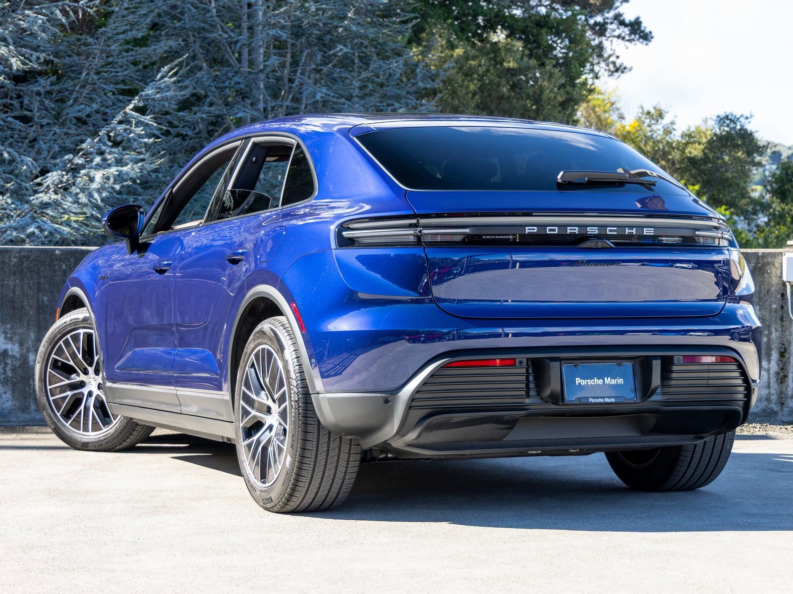 Certified 2025 Porsche Macan 4 Electric image 3