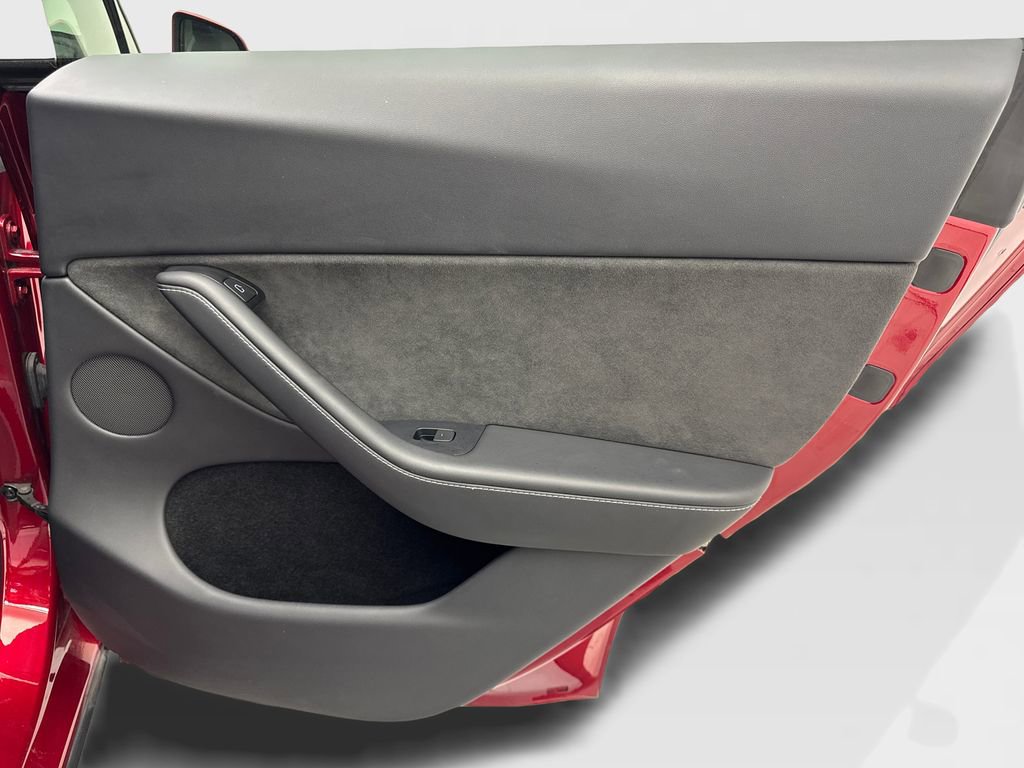 Used 2024 Tesla Model Y Long Range AWD/4WD image 41