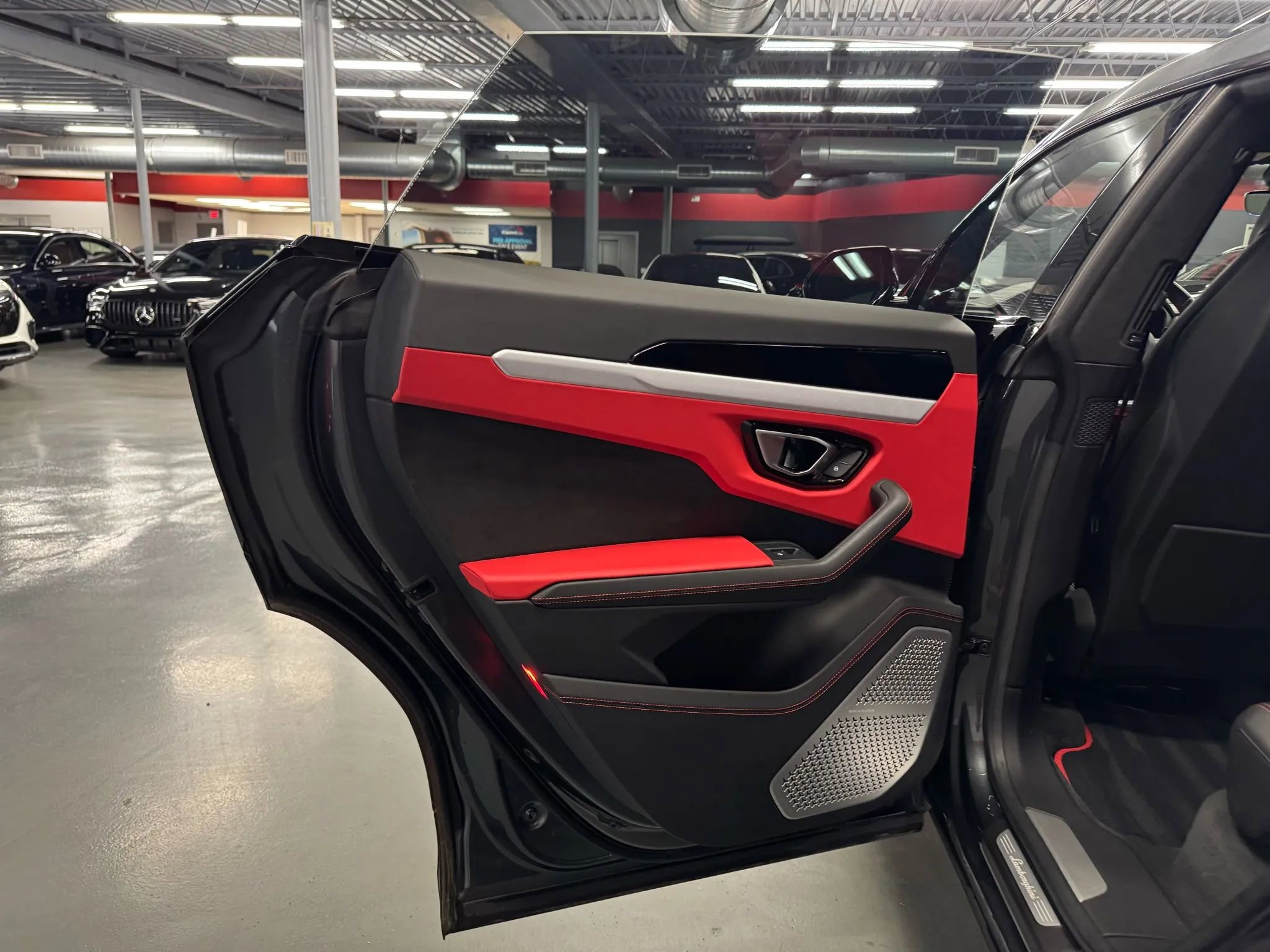Used 2019 Lamborghini Urus image 21