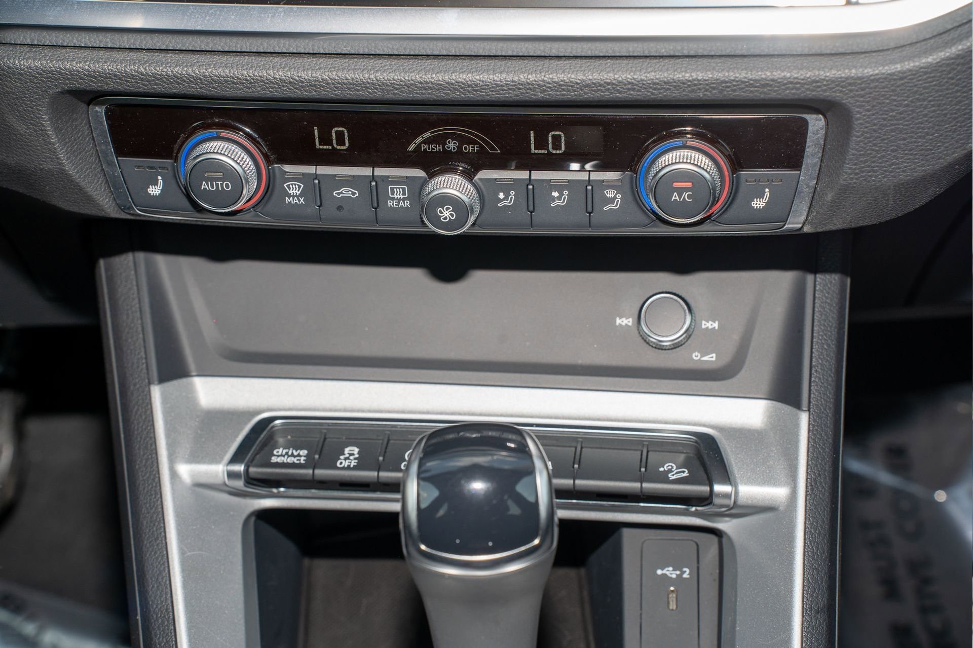 Used 2025 Audi Q3 2.0T Premium image 24