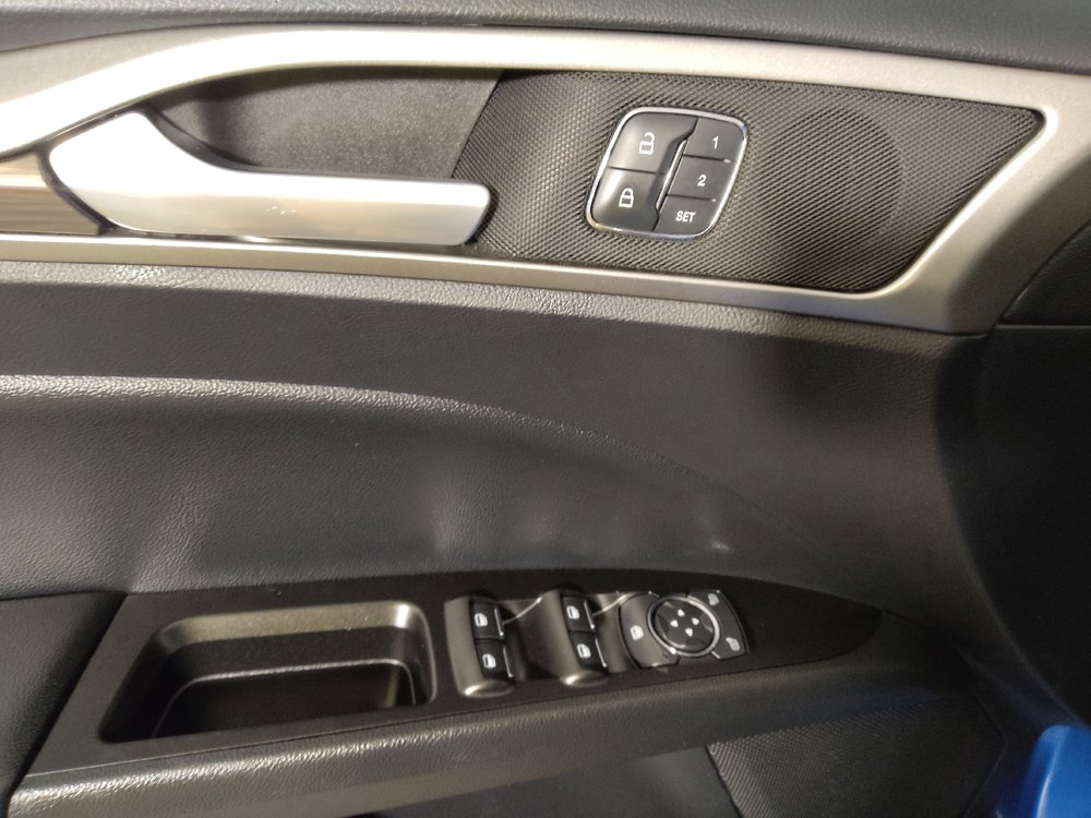 Used 2020 Ford Fusion SEL FWD image 27