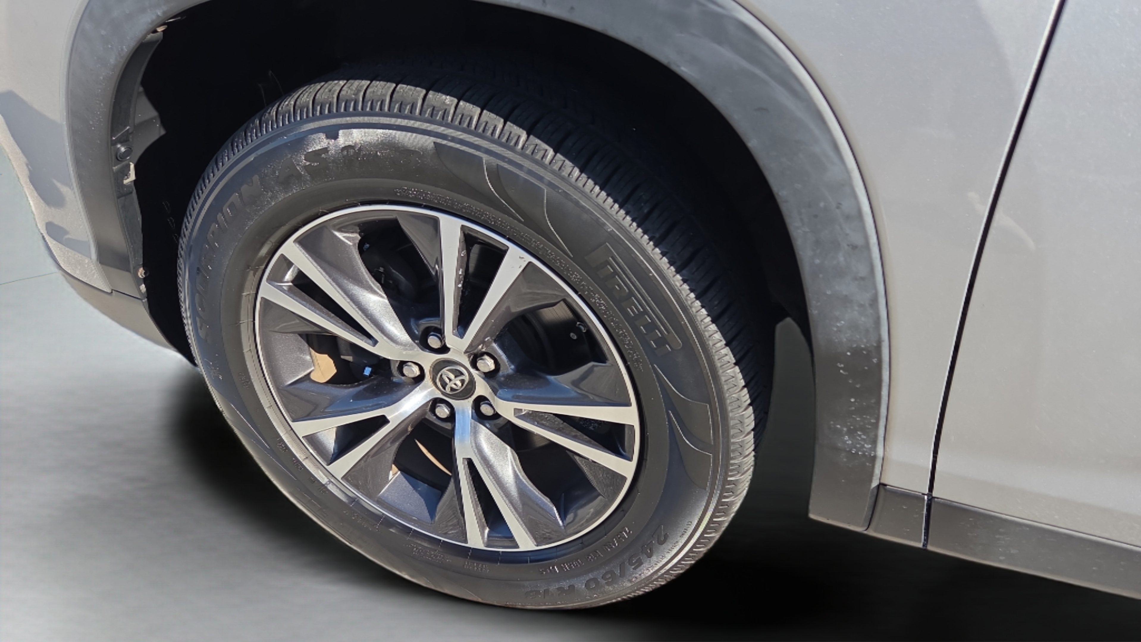 Used 2019 Toyota Highlander Plus FWD image 28