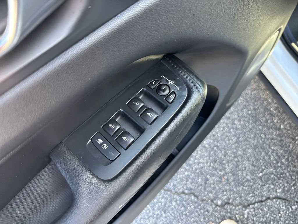 Certified 2025 Volvo XC60 B5 Plus image 14