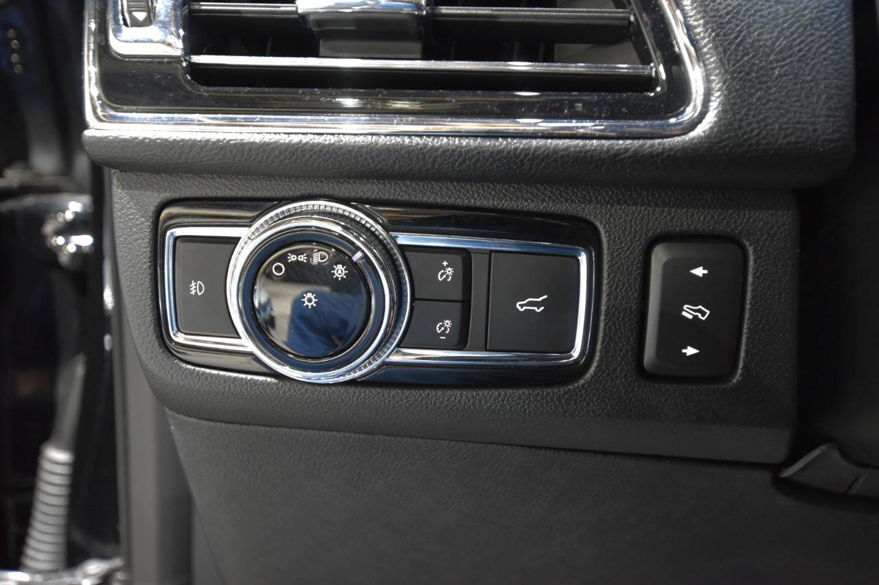 Used 2018 Lincoln Navigator L Reserve w/ Technology Package AWD/4WD image 14